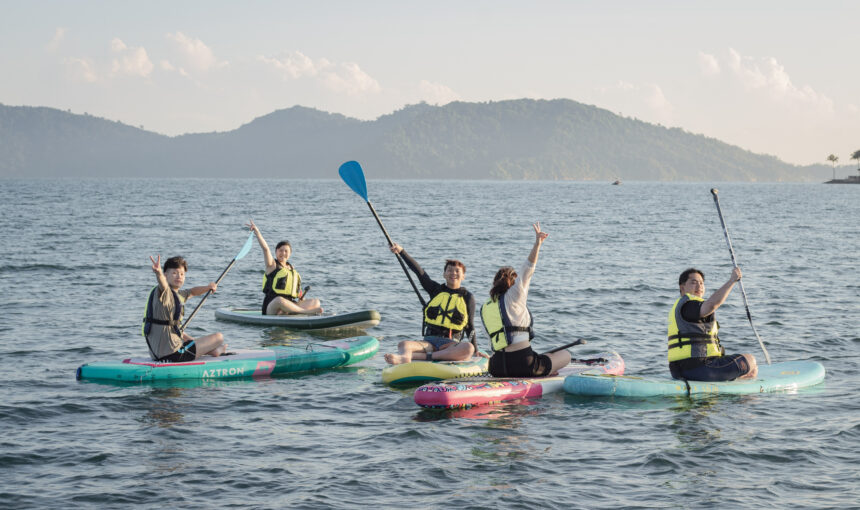 Stand up Paddle Boarding in Tanjung Aru beach